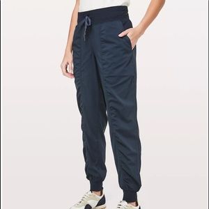 LuLu Lemon Dance Studio Jogger Navy     Size 10 - like new